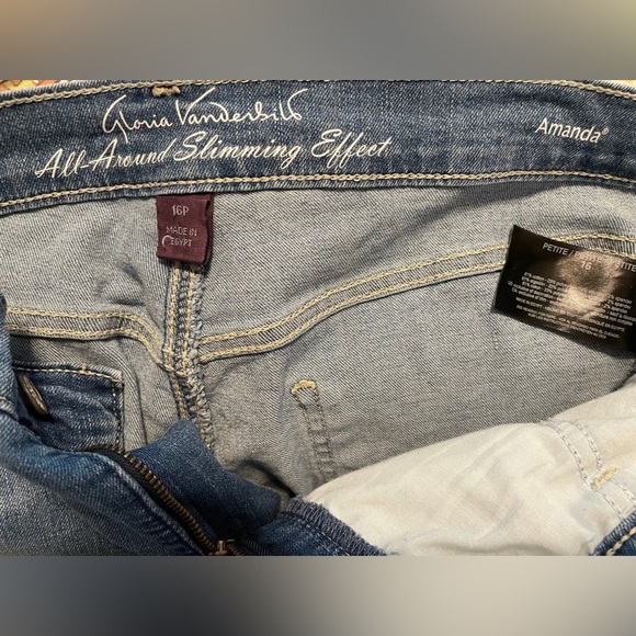 Gloria Vanderbilt All Around Slimming Effect petite 16 denim capris. - Picture 3 of 3